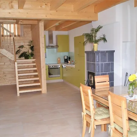 Ferienhaus In Ruhiger Lage - 3 Schlafzimmer- Große Terrasse