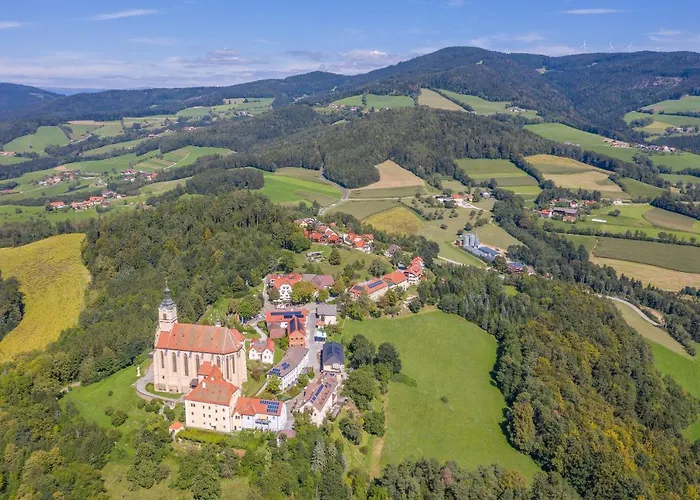 In Ruhiger Lage - 3 Schlafzimmer- Grosse Terrasse Дом отдыха Pollauberg