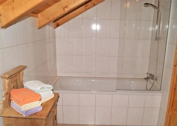 In Ruhiger Lage - 3 Schlafzimmer- Grosse Terrasse Casa vacanze *